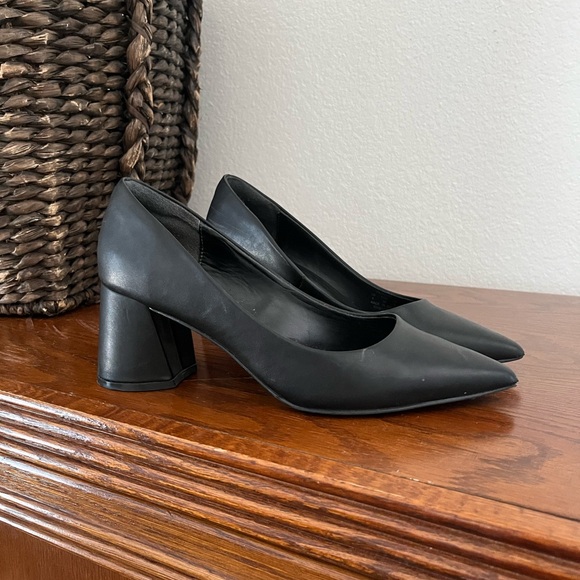 Black Women's Block Heel Pumps - Picture 1 of 3